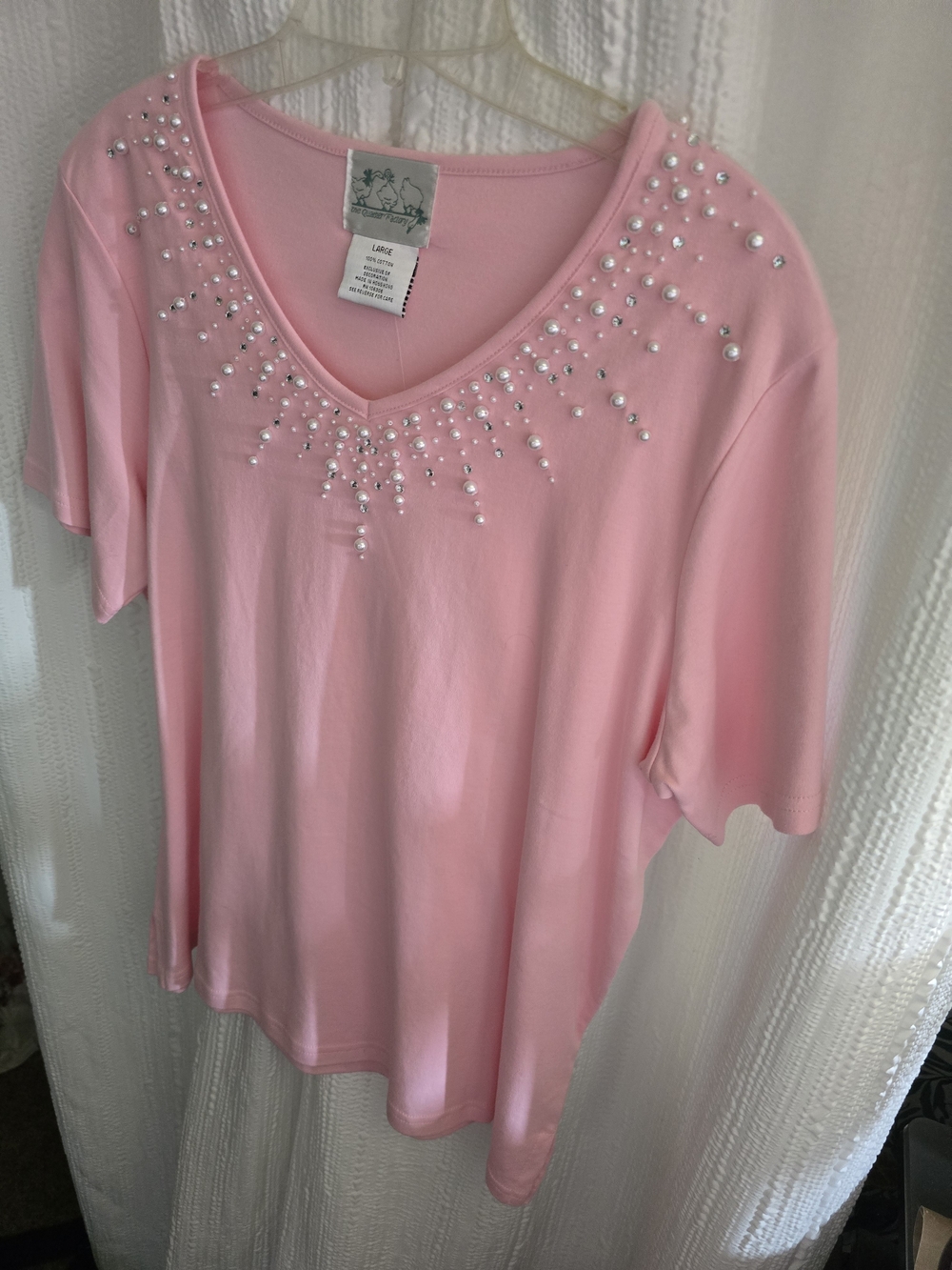 Womens LARGE Quacker Factory Pink V-Neck Short Sleeve Top with Pearl Accents